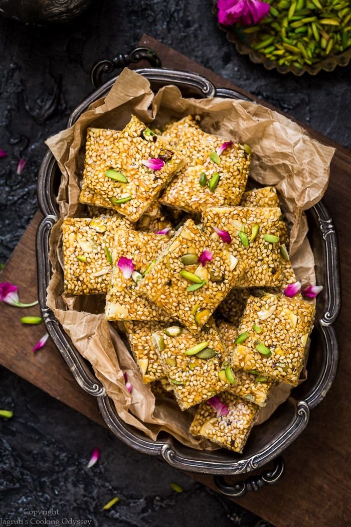 mixed nut chikki